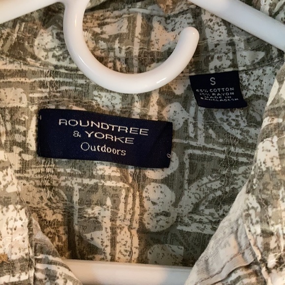 Round tree & Yorke /S/ outdoors casual button down short sleeve - Picture 2 of 3